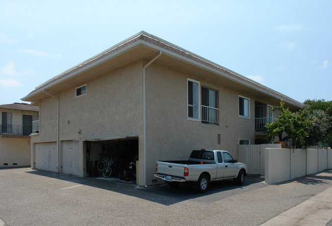 16032 Waikiki Ln in Huntington Beach, CA - Building Photo - Building Photo