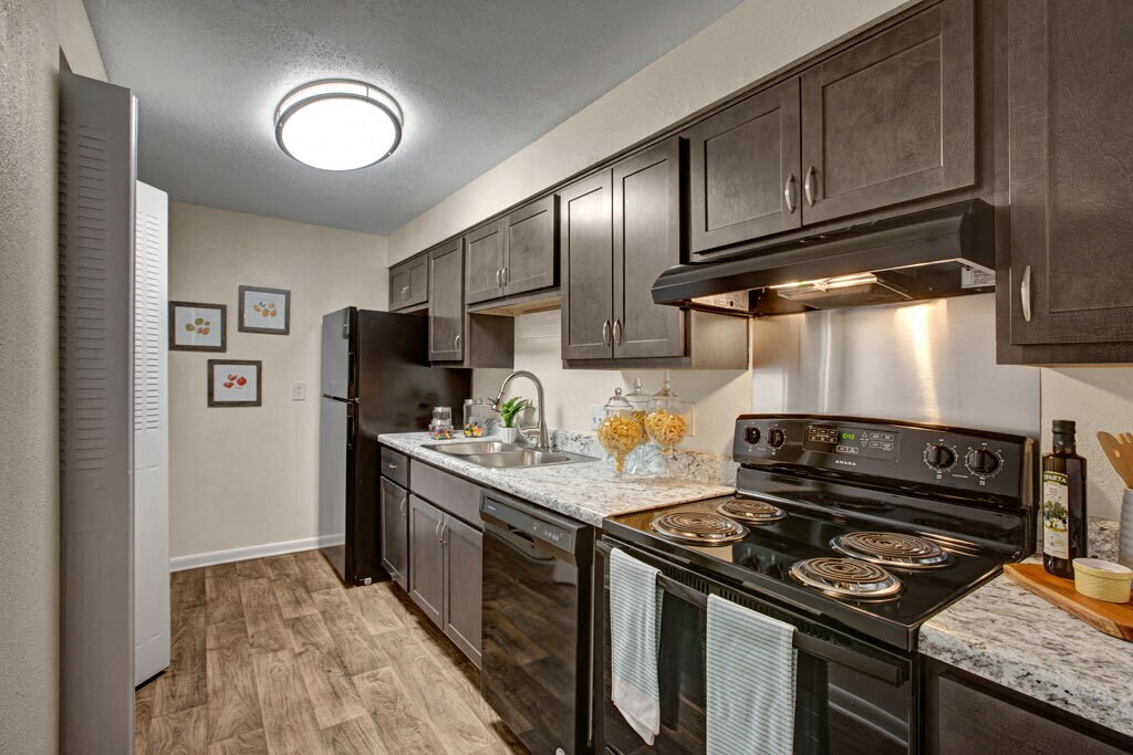 Lacota Apartments in Atlanta, GA - Building Photo