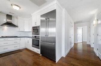 10 Byron Pl in Larchmont, NY - Building Photo - Building Photo