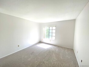 8565 Summerdale Rd in San Diego, CA - Foto de edificio - Building Photo