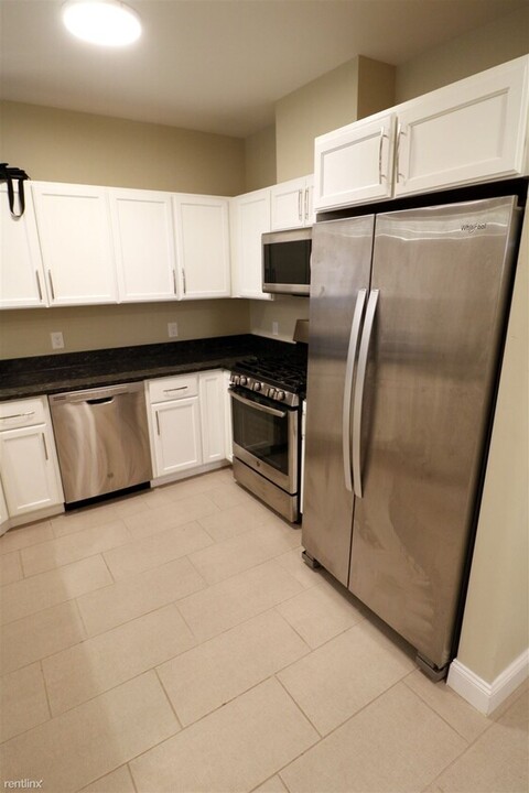 4 Mayflower Ave in Middleboro, MA - Building Photo