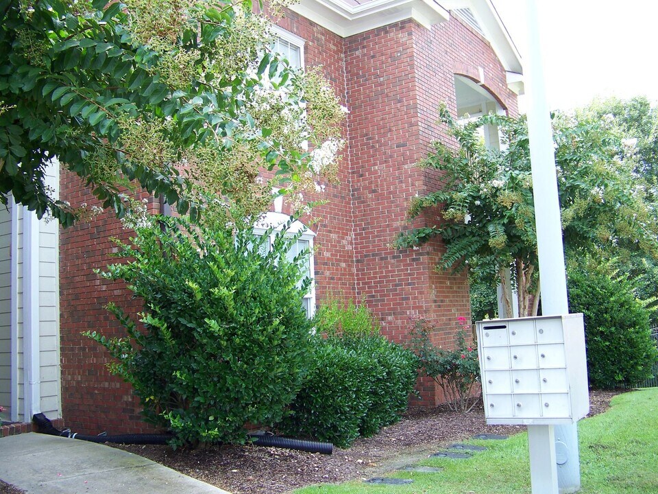513 Meadowland Ct in Hope Mills, NC - Building Photo