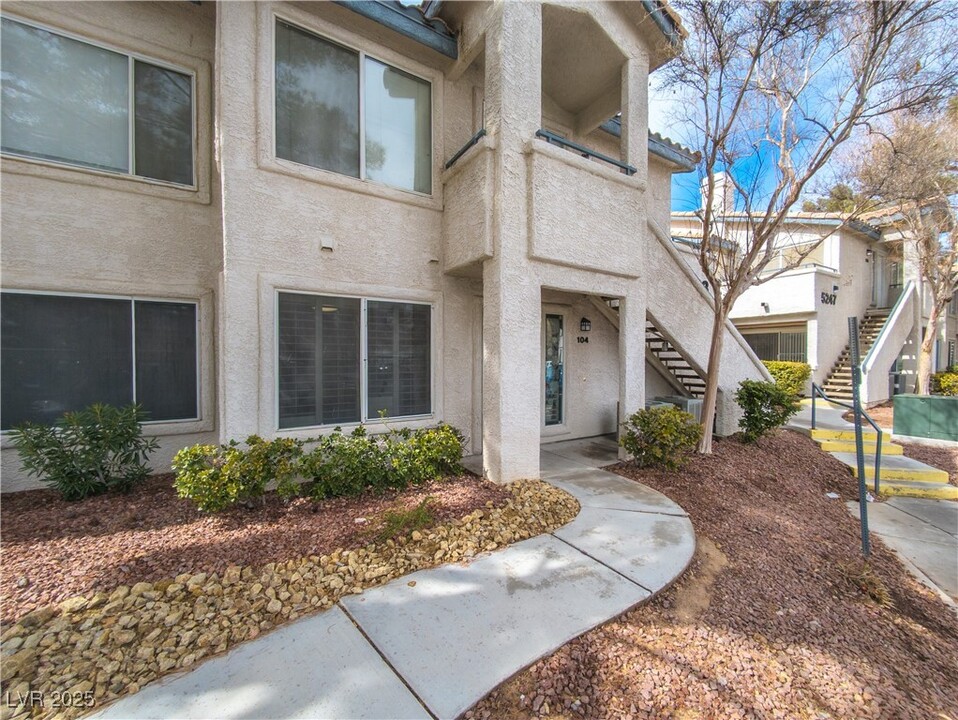 5253 Caspian Springs Dr in Las Vegas, NV - Building Photo