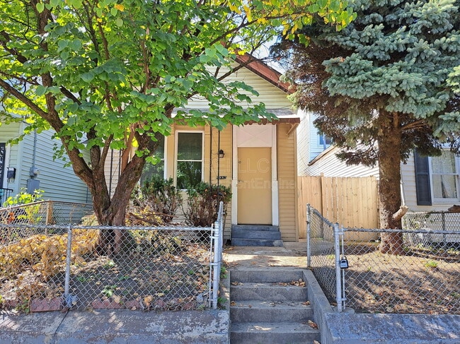 property at 2024 Lytle St