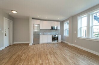 110 Central St, Unit 27R-1 in Somerville, MA - Building Photo - Building Photo