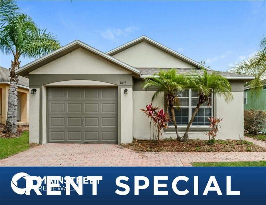 1107 Mariner Cay Dr in Haines City, FL - Foto de edificio