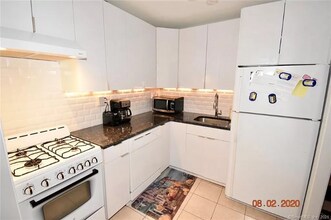6 Locust Cir in Rocky Hill, CT - Foto de edificio - Building Photo