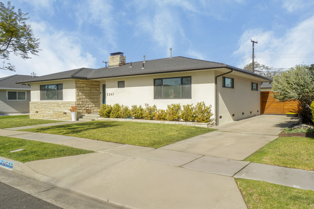 5247 W 138th St in Hawthorne, CA - Building Photo