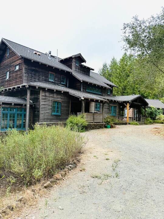 1411 Native Sons Rd in Redwood City, CA - Building Photo