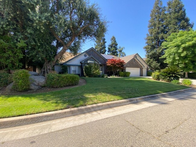 2489 W Beechwood Ave in Fresno, CA - Building Photo - Building Photo