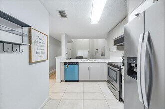 214 City View Dr in Fort Lauderdale, FL - Building Photo - Building Photo