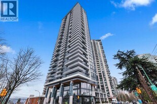 4711 Hazel St in Burnaby, BC - Building Photo