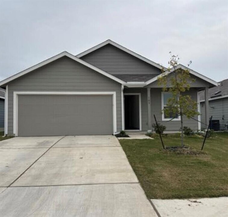 109 Little Sparklers Lp in Hutto, TX - Building Photo