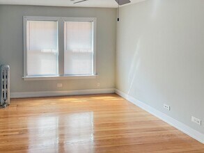 538 W Cornelia Ave, Unit 516-107 in Chicago, IL - Building Photo - Building Photo