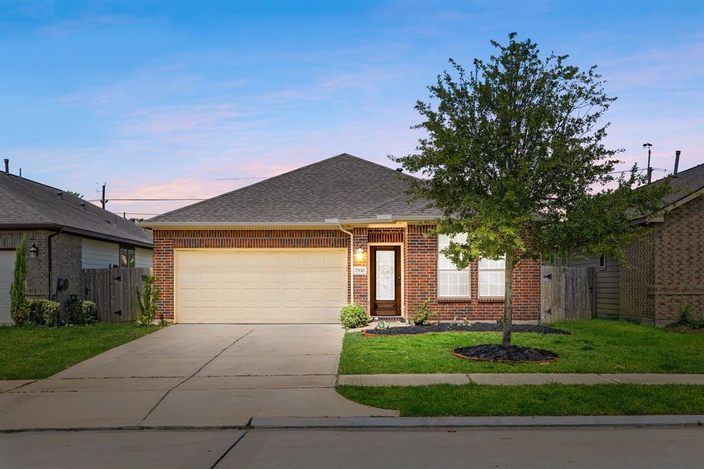7930 Tindarey Maple Trace in Richmond, TX - Building Photo