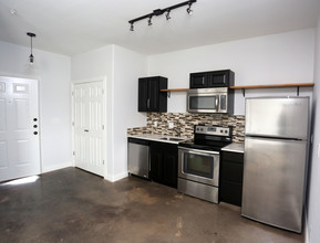 Hickory Street Apartments in Denton, TX - Building Photo - Interior Photo