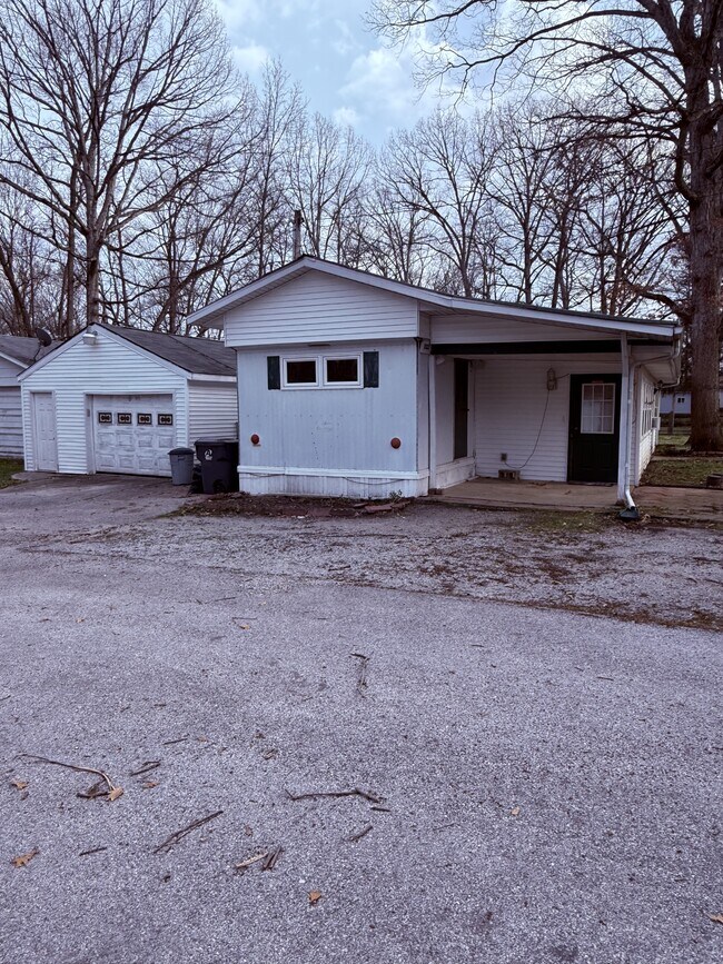 11322 W Paradise Rd in Monticello, IN - Building Photo - Building Photo