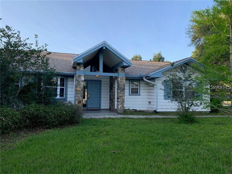 3090 Sunset Point Rd in Clearwater, FL - Building Photo