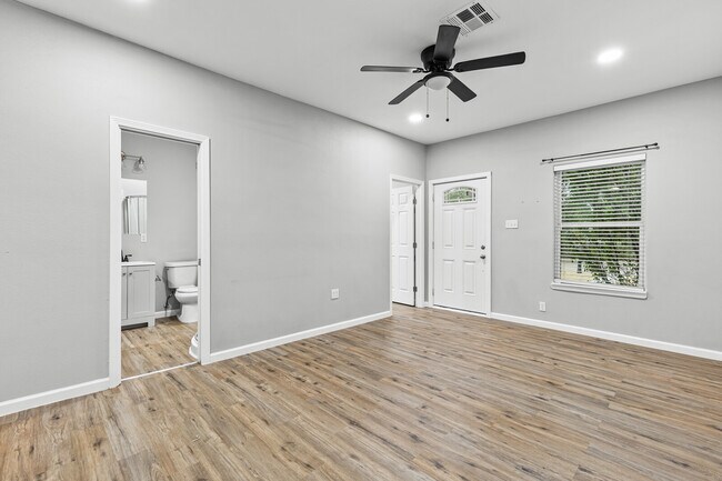 221 N Bermuda St in Waco, TX - Building Photo - Building Photo