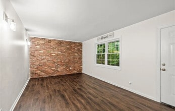 372 S Cherry St, Unit B in Kernersville, NC - Foto de edificio - Building Photo