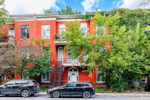 3933 Saint-Antoine Rue O in Montréal, QC - Building Photo
