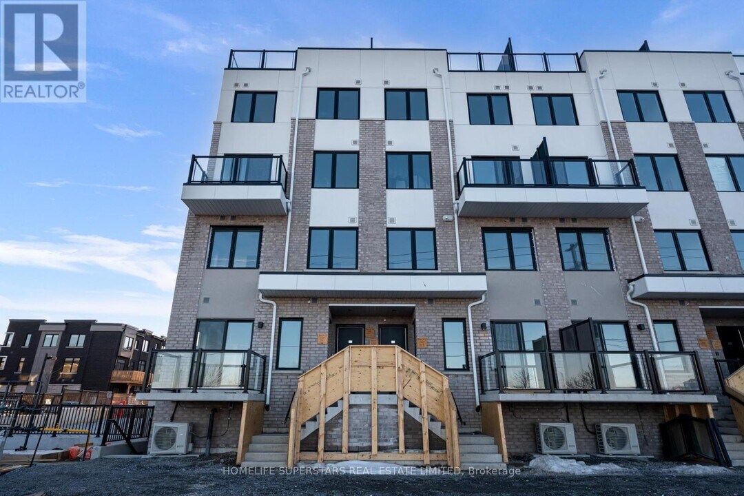 1695 Dersan St in Pickering, ON - Building Photo