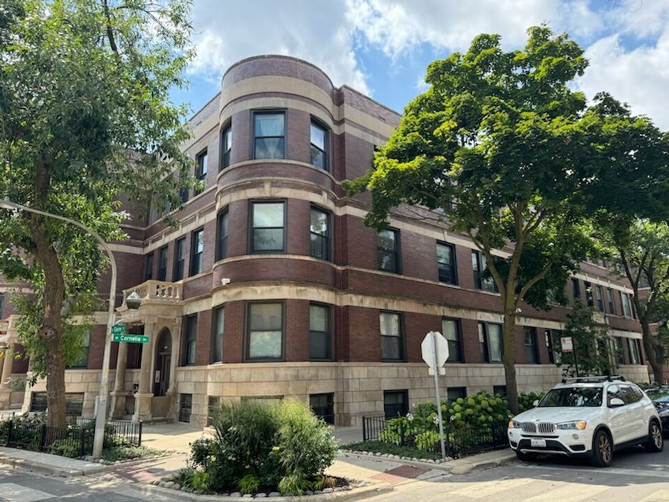 729 W Cornelia Ave in Chicago, IL - Foto de edificio