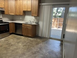 1445 Chatham Ct in Crofton, MD - Building Photo - Building Photo