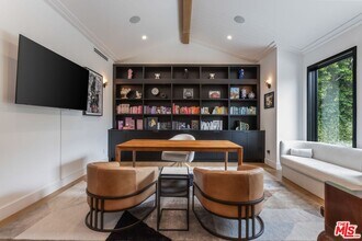 18938 Wells Dr in Los Angeles, CA - Building Photo - Building Photo