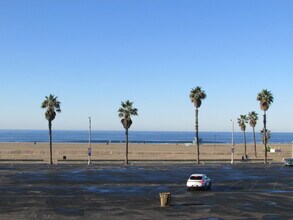 2213 Ocean Ave, Unit 2215-C in Santa Monica, CA - Foto de edificio - Building Photo