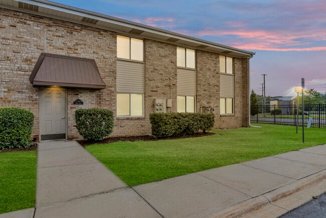 property at 1705 Robin Cir