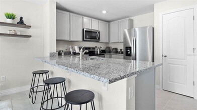 528 Zinfandel Dr in Daytona Beach, FL - Building Photo - Building Photo