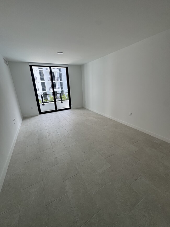 3011 NW 18th Ter, Unit A2 in Miami, FL - Building Photo - Building Photo