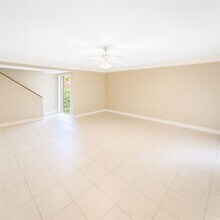 2376 NW 36th Ave in Coconut Creek, FL - Foto de edificio - Building Photo