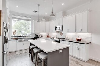 2214 Arabelle St in Houston, TX - Building Photo - Building Photo