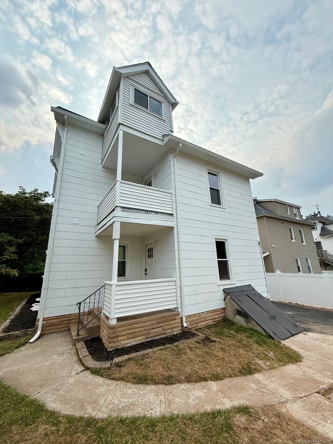 449 Stanley St in New Britain, CT - Building Photo - Building Photo