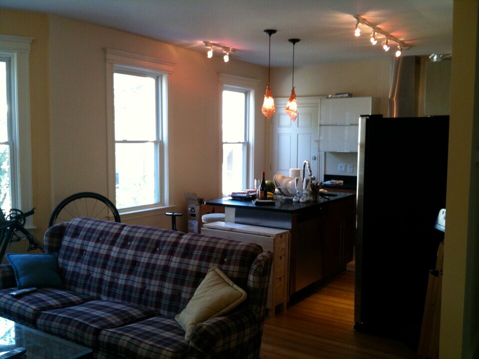 244 River St in Cambridge, MA - Building Photo