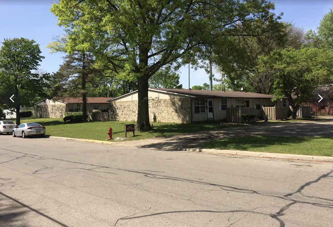 Hamilton Court Apartments in Columbus, OH - Building Photo - Building Photo