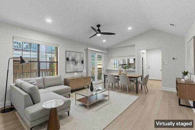 2215 Post Rd in Austin, TX - Foto de edificio - Building Photo