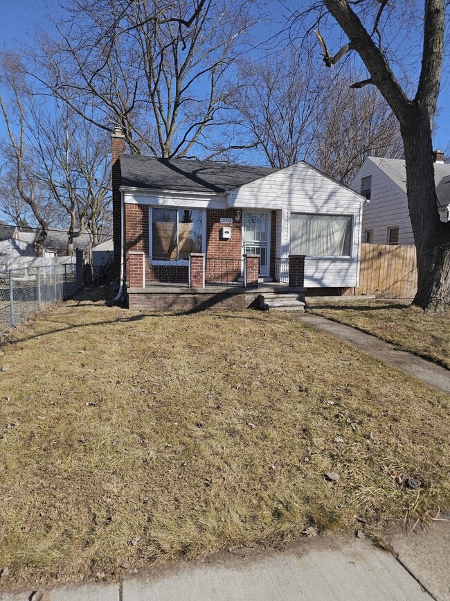 property at 15712 Evergreen Rd