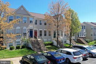 6413 McCoy Rd in Centreville, VA - Building Photo