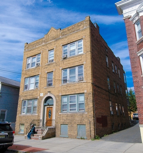 70 Pine St in Montclair, NJ - Foto de edificio