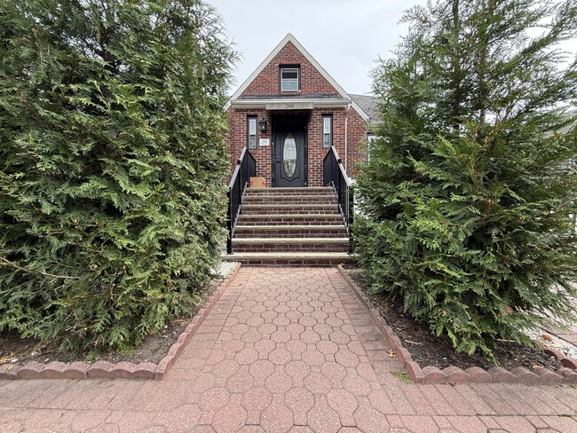266 13th St, Unit 2 in Palisades Park, NJ - Building Photo - Building Photo