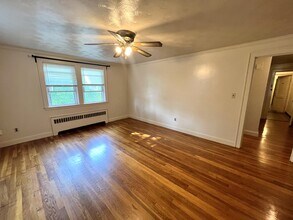 75 Fuller St, Unit 1 in Waltham, MA - Foto de edificio - Building Photo