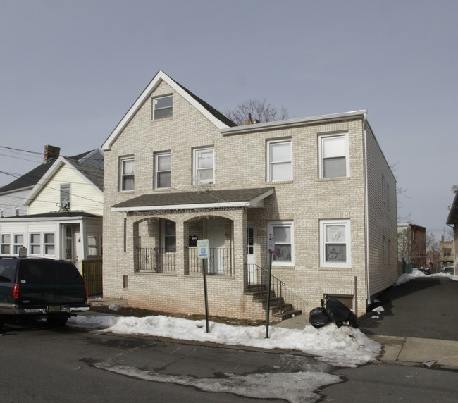 821-825 Martin St in Elizabeth, NJ - Building Photo - Building Photo