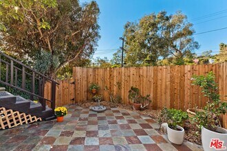 406 Entrada Dr in Santa Monica, CA - Foto de edificio - Building Photo