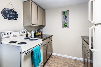 Heather Ridge in Columbia, MO - Building Photo - Interior Photo