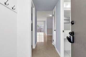 1690 NE 191st St in North Miami Beach, FL - Building Photo - Building Photo