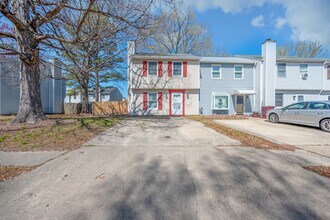 3237 Yellow Pine Cres in Chesapeake, VA - Building Photo - Building Photo