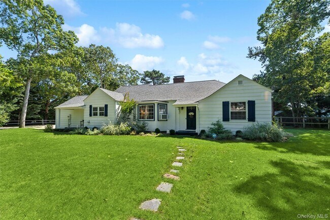 35 Sheppard St in Westhampton Beach, NY - Building Photo - Building Photo